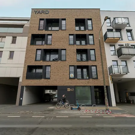 With Balcony In By Renters דירה *